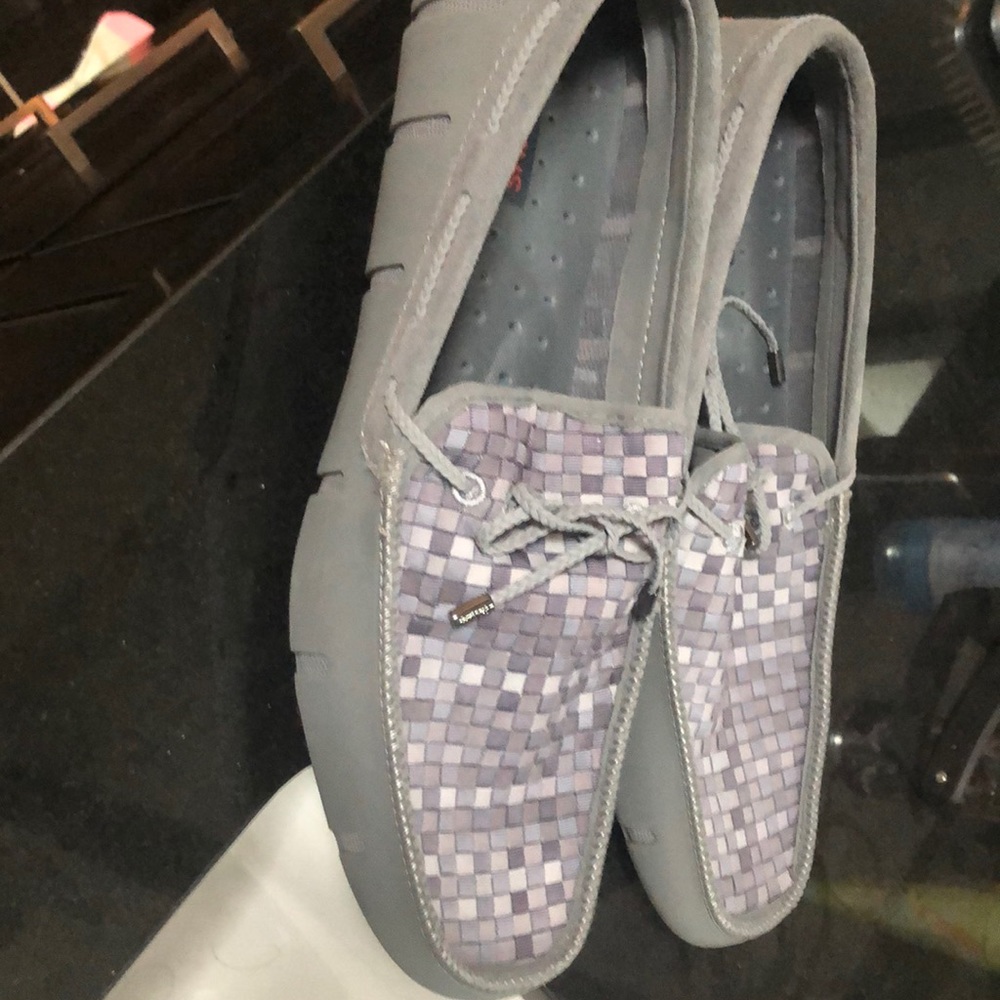 Swims poolside loafers.